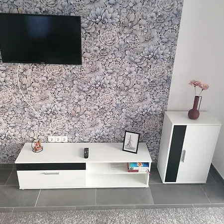 Leona Maison d'hôtes Gyenesdiás