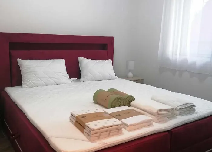 Leona Pensjonat Gyenesdiás